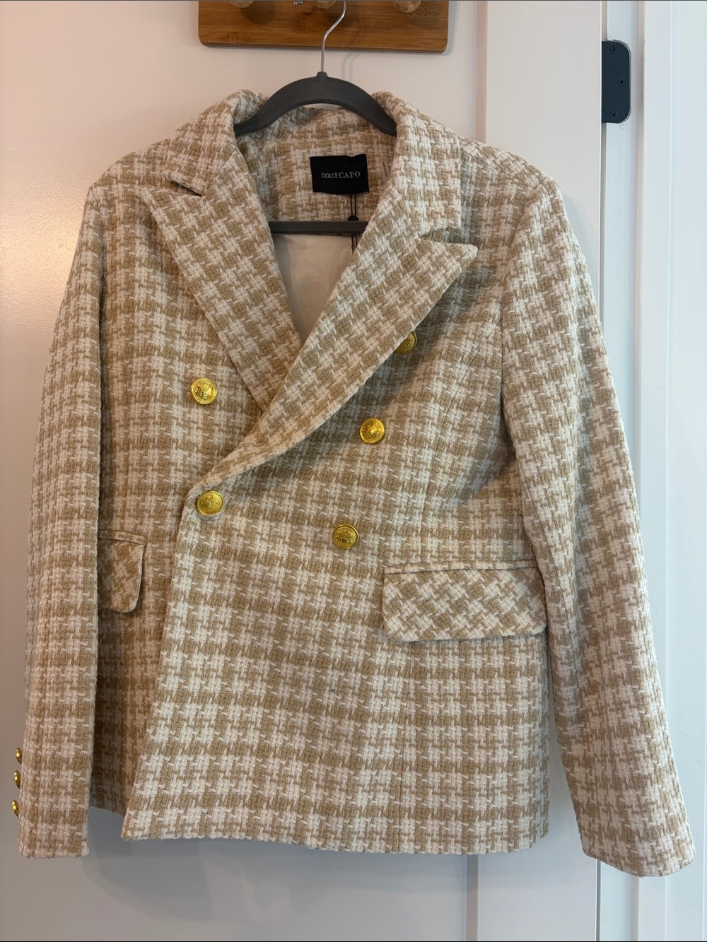 Dolce Cabo Beige and Cream Houndstooth Double-Breasted Blazer